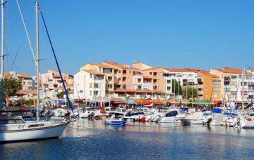 Location vacances Grau d'Agde - le Centre Port et la Marina avec les commerces